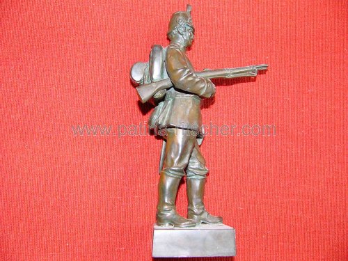 Kleine Bronzefigur eines Bayrischen Jägers. - 