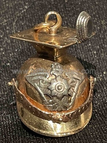 Echt Goldene Garde-Ulanentschapka als Miniatur mit Kompass. - 