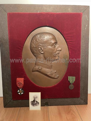 Bronzeschild mit 2 Auszeichnungen des späteren Französischen Generals Fracht... - 